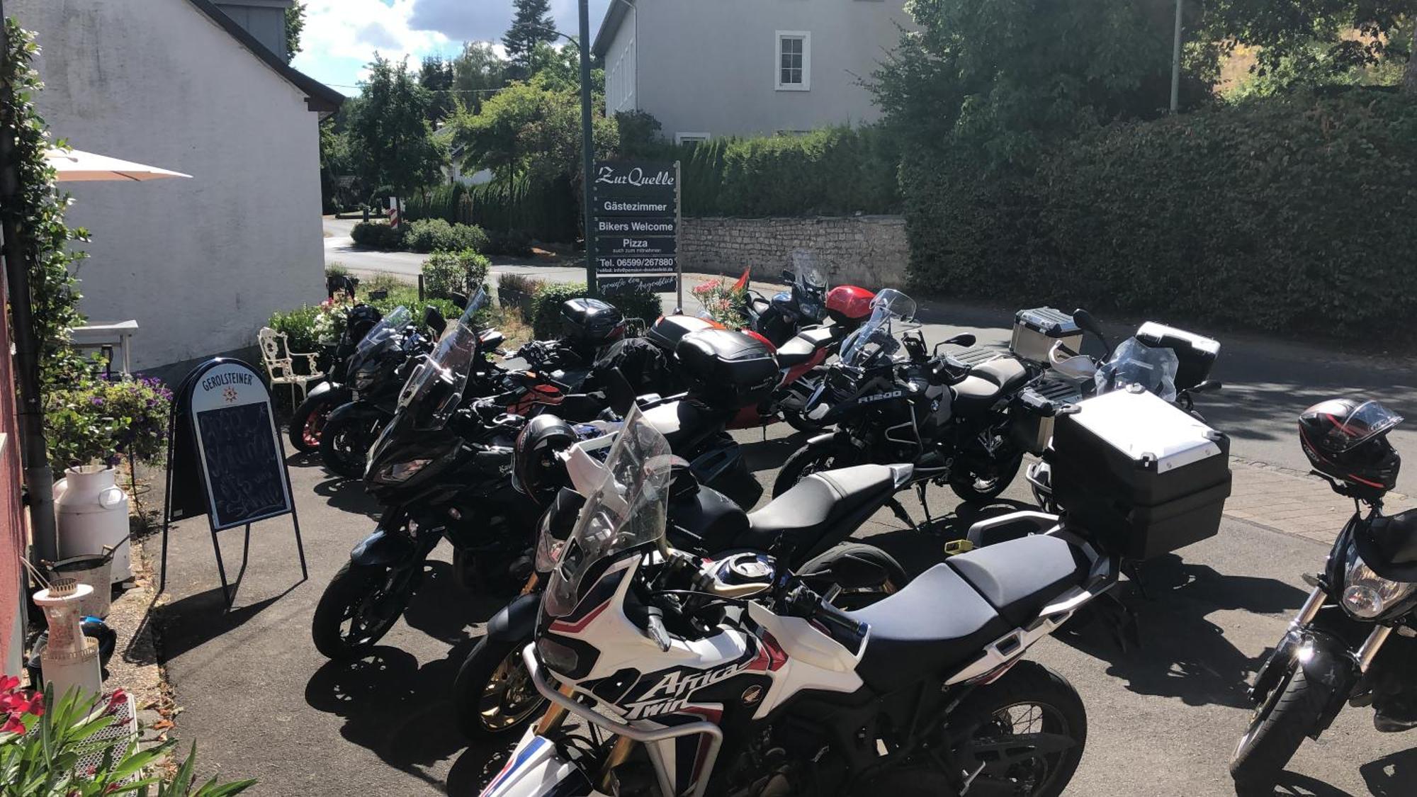 Pension Zur Quelle Deudesfeld Esterno foto